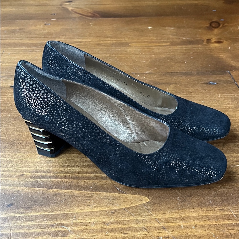 Stuart Weitzman Black Suede Heels Gold Tone Accents Sz 6.5B